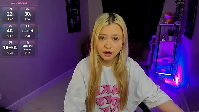 Snapshot of Millie_Vanillies chatting on October 2025 02:15:01 PM Millie Vanillies online show from October 2025 02:15:01 PM