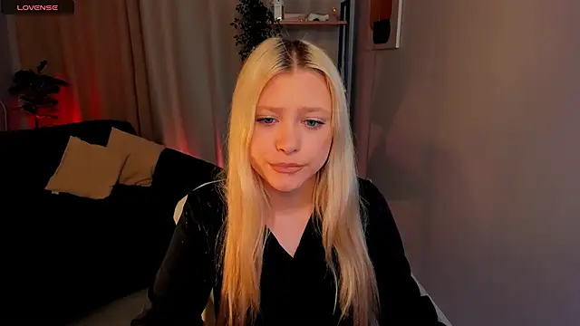 Snapshot of Millie_Vanillies chatting on October 2025 08:43:02 PM Millie Vanillies online show from October 2025 08:43:02 PM