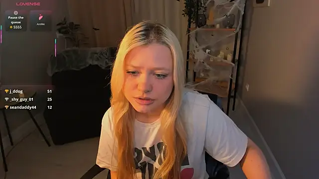 Snapshot of Millie_Vanillies chatting on October 2025 08:30:01 PM Millie Vanillies online show from October 2025 08:30:01 PM