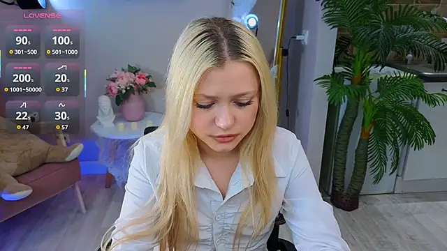 Snapshot of Millie_Vanillies chatting on October 2025 09:11:01 PM Millie Vanillies online show from October 2025 09:11:01 PM