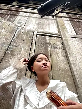   Nhug  05 online show from September 2025 12:43:02 AM