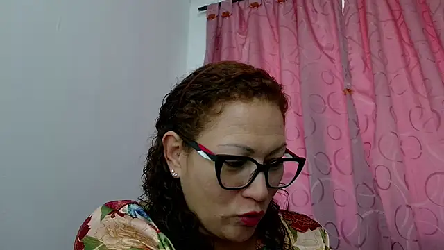 Snapshot of TifanyQueen_ chatting on September 2025 04:54:01 PM TifanyQueen online show from September 2025 04:54:01 PM