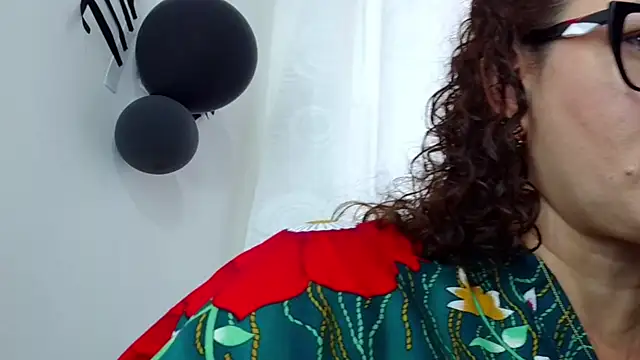 Snapshot of TifanyQueen_ chatting on October 2025 07:57:02 PM TifanyQueen online show from October 2025 07:57:02 PM