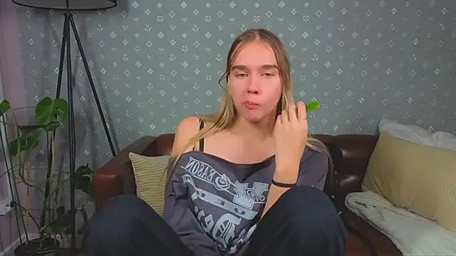 Vel1ka online show from October 2025 11:52:01 AM