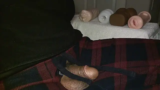 Snapshot of GRiZZLYBONE chatting on October 2025 06:03:01 AM GRiZZLYBONE online show from October 2025 06:03:01 AM