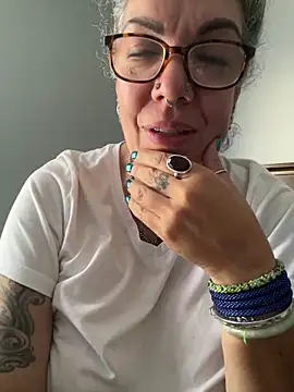 dieseldame1313 online show from November 2025 01:11:02 PM