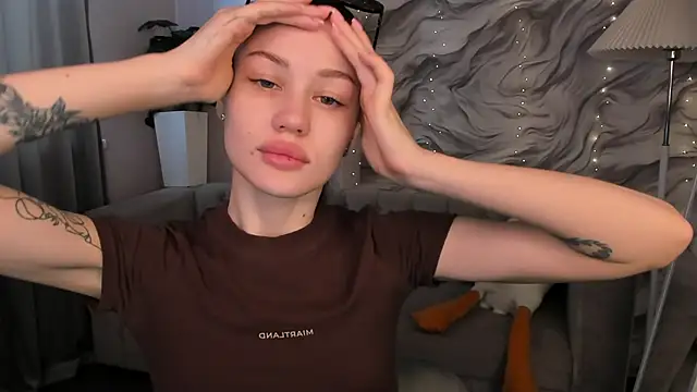 Snapshot of Aria_Mila chatting on May 2026 03:04:02 AM Aria Mila online show from May 2026 03:04:02 AM