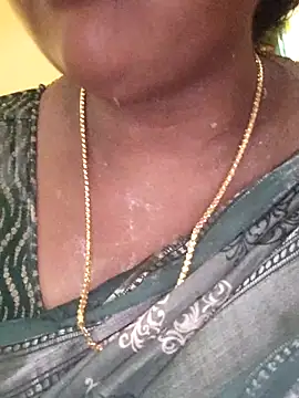 Snapshot of Tamilreethu chatting on November 2025 06:25:01 AM Tamilreethu online show from November 2025 06:25:01 AM