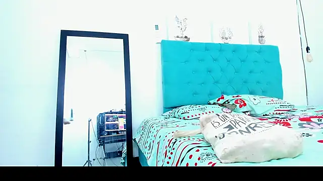 cris dulce online show from December 2025 06:24:02 PM