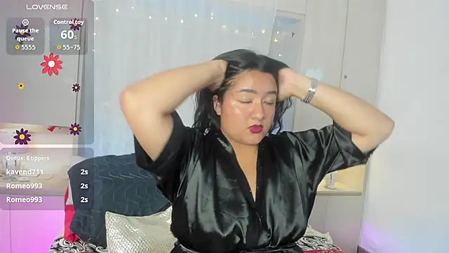 Snapshot of LilyWhitney chatting on October 2025 04:13:02 AM LilyWhitney online show from October 2025 04:13:02 AM