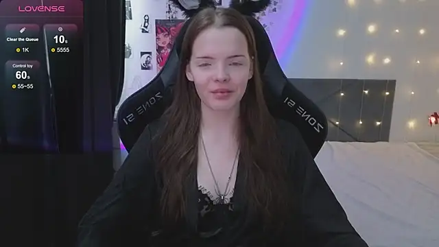 Luna Navy online show from March 2026 06:25:02 AM