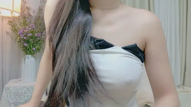 Snapshot of Vessi-babe chatting on May 2026 03:10:01 PM Vessi-babe online show from May 2026 03:10:01 PM