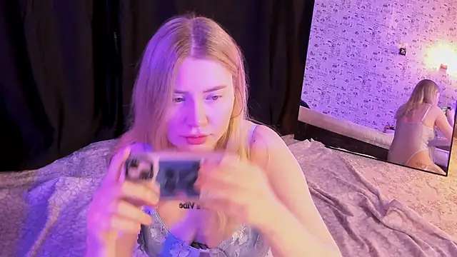 Lillie Berry online show from November 2025 04:21:01 AM