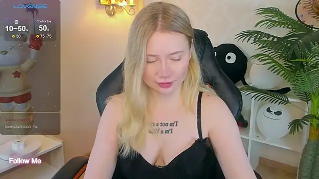 Lillie Berry online show from November 2025 04:45:02 AM