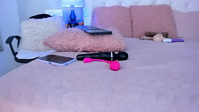 Yara Bliss  online show from November 2025 04:13:02 PM