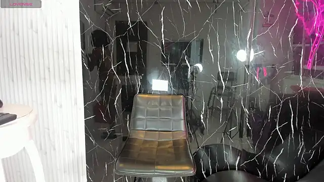 Nini Beyker online show from January 2026 01:35:01 PM