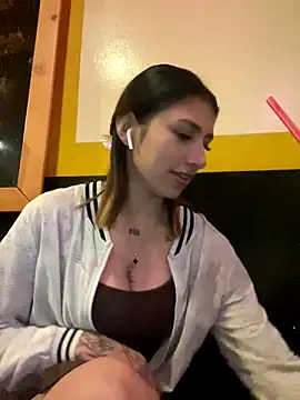 Snapshot of AriaBliss- chatting on September 2025 01:18:01 AM AriaBliss- online show from September 2025 01:18:01 AM