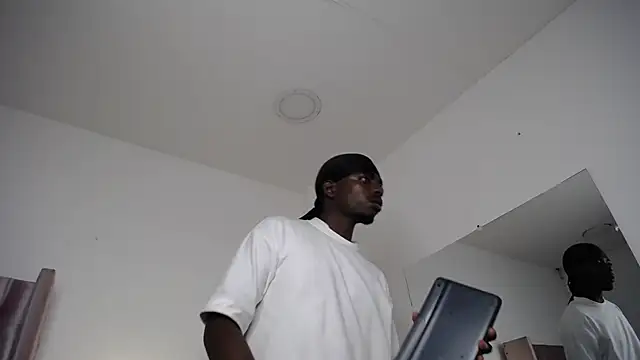 Snapshot of Hiper_Hard chatting on October 2025 11:03:02 PM Hiper Hard online show from October 2025 11:03:02 PM