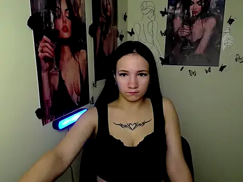 Snapshot of Em7MaA chatting on October 2025 05:52:01 AM Em7MaA online show from October 2025 05:52:01 AM