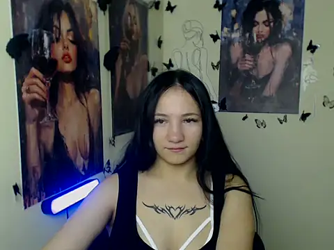 Snapshot of Em7MaA chatting on October 2025 07:12:01 AM Em7MaA online show from October 2025 07:12:01 AM