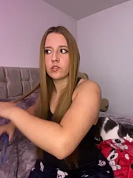 Snapshot of Cutie_blondie chatting on November 2025 10:51:01 PM Cutie blondie online show from November 2025 10:51:01 PM