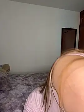 Snapshot of Cutie_blondie chatting on November 2025 10:20:01 PM Cutie blondie online show from November 2025 10:20:01 PM