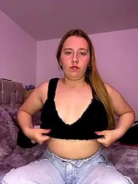 Snapshot of Cutie_blondie chatting on January 2026 12:46:02 AM Cutie blondie online show from January 2026 12:46:02 AM