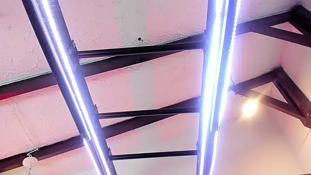 ItaloMoore online show from November 2025 11:31:01 AM