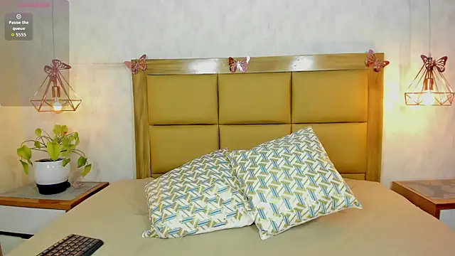 Snapshot of MELISSAROUGE chatting on September 2025 07:47:01 PM MELISSAROUGE online show from September 2025 07:47:01 PM