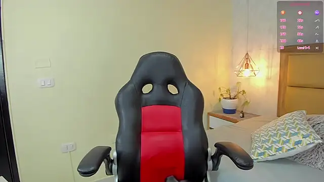 Snapshot of MELISSAROUGE chatting on October 2025 07:36:02 PM MELISSAROUGE online show from October 2025 07:36:02 PM