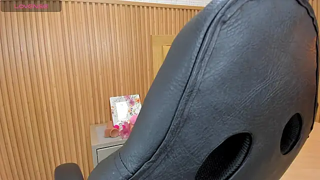 Snapshot of MELISSAROUGE chatting on November 2025 07:56:01 PM MELISSAROUGE online show from November 2025 07:56:01 PM