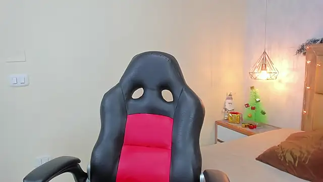 Snapshot of MELISSAROUGE chatting on November 2025 07:59:02 PM MELISSAROUGE online show from November 2025 07:59:02 PM