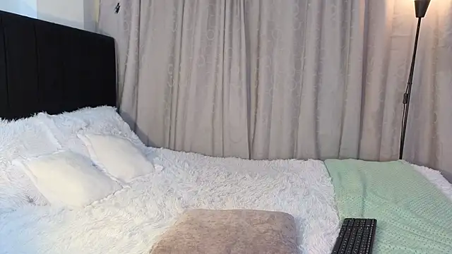 LunaVelvet777 online show from February 2026 03:41:02 PM