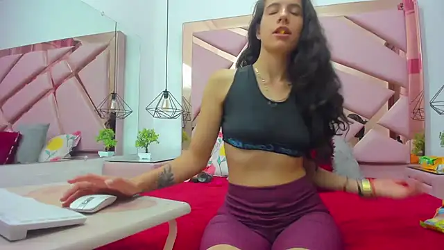 MiaCours online show from December 2025 07:00:01 PM