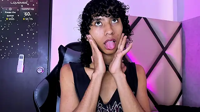 Snapshot of venus-03 chatting on November 2025 03:28:01 AM venus-03 online show from November 2025 03:28:01 AM