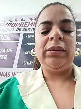 Mia-Glow online show from December 2025 12:09:01 PM