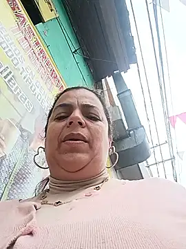 Mia-Glow online show from December 2025 02:24:02 PM