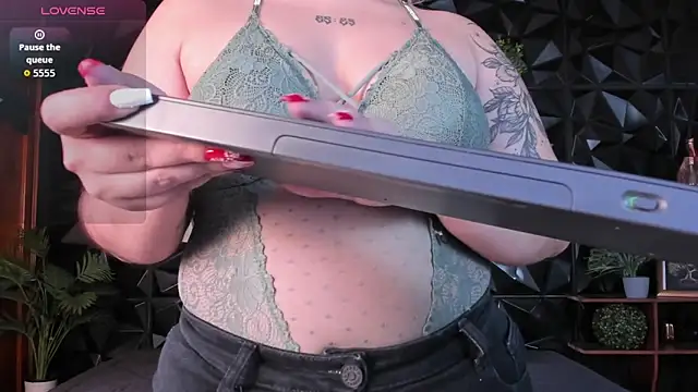 April  foxx online show from December 2025 02:14:02 PM