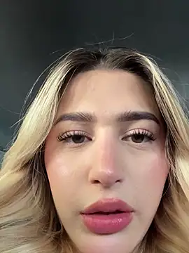 Mia sofiia21 online show from September 2025 05:38:02 PM