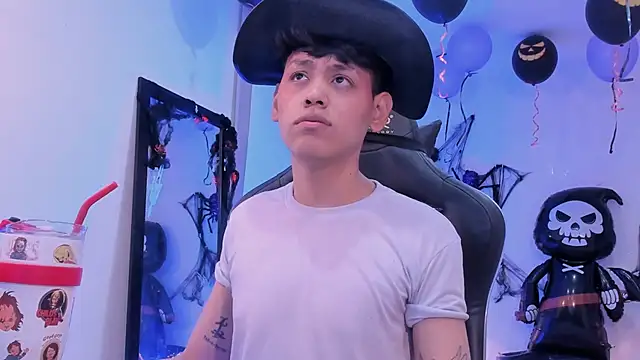 Snapshot of zeus_blaze chatting on October 2025 04:40:02 PM zeus blaze online show from October 2025 04:40:02 PM