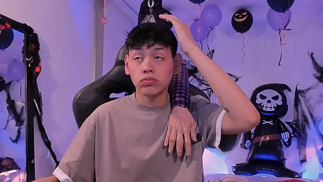 Snapshot of zeus_blaze chatting on October 2025 12:12:02 PM zeus blaze online show from October 2025 12:12:02 PM