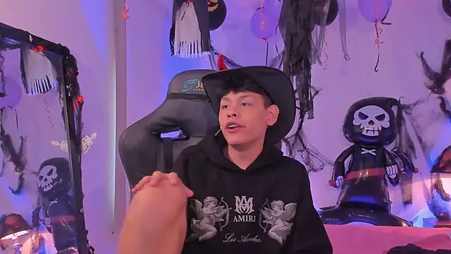 Snapshot of zeus_blaze chatting on October 2025 05:08:02 PM zeus blaze online show from October 2025 05:08:02 PM