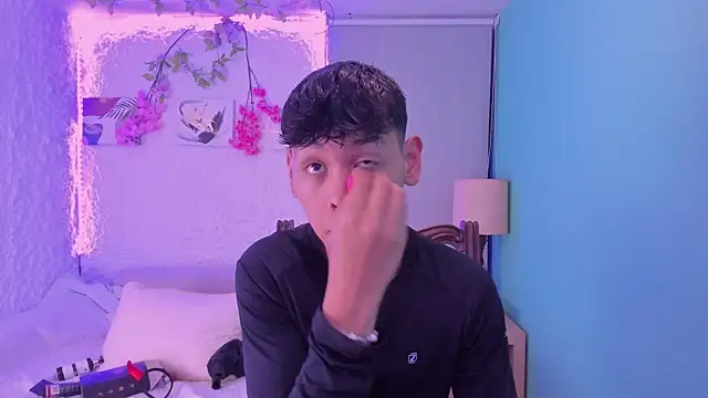 Snapshot of zeus_blaze chatting on October 2025 04:03:02 AM zeus blaze online show from October 2025 04:03:02 AM