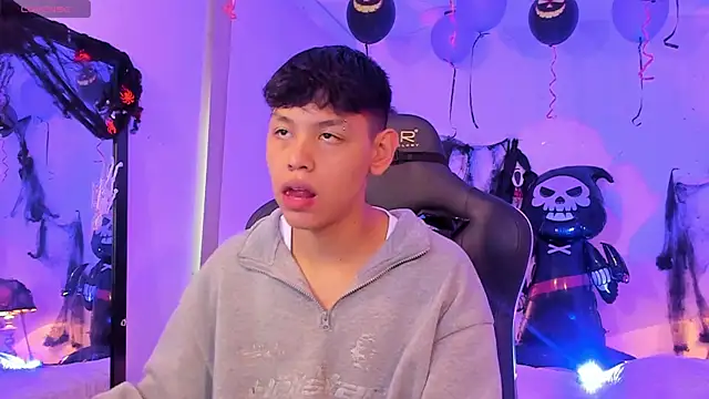 Snapshot of zeus_blaze chatting on November 2025 08:00:01 PM zeus blaze online show from November 2025 08:00:01 PM