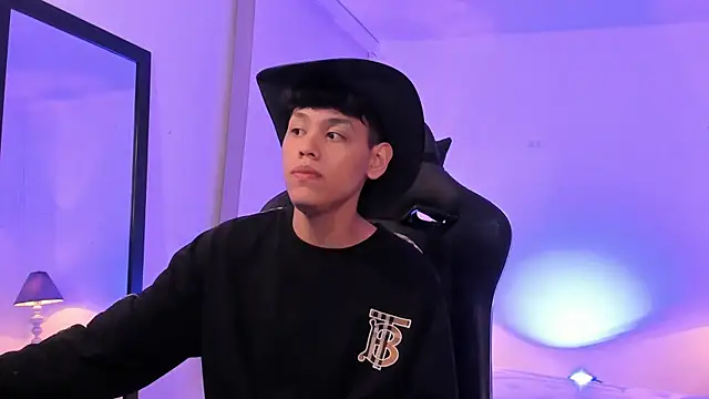 Snapshot of zeus_blaze chatting on November 2025 07:29:02 AM zeus blaze online show from November 2025 07:29:02 AM