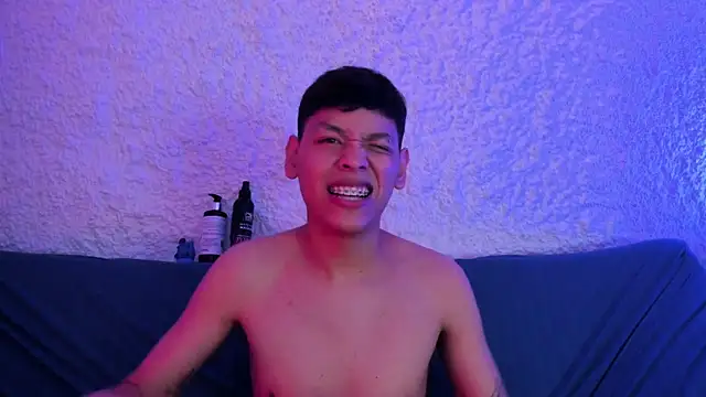 Snapshot of zeus_blaze chatting on November 2025 09:03:02 PM zeus blaze online show from November 2025 09:03:02 PM