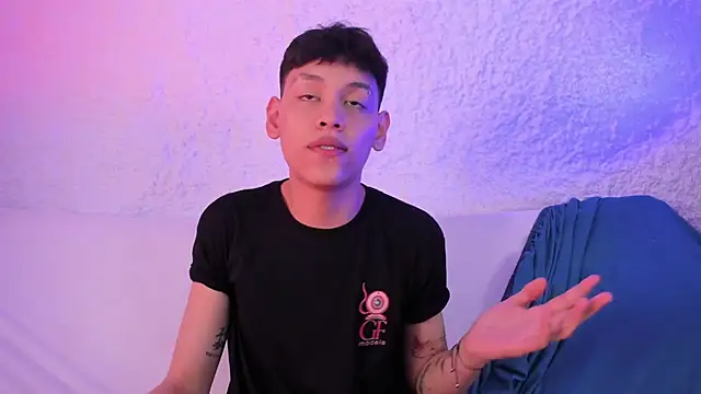 Snapshot of zeus_blaze chatting on November 2025 10:09:02 PM zeus blaze online show from November 2025 10:09:02 PM