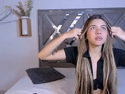 Snapshot of Zaira_Luxe chatting on December 2025 02:04:01 PM Zaira Luxe online show from December 2025 02:04:01 PM