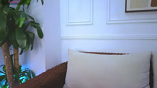 Snapshot of Naim_Bennetsex chatting on May 2026 06:38:01 PM Naim Bennetsex online show from May 2026 06:38:01 PM