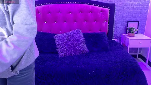 Natalie loffreda online show from November 2025 03:16:01 AM